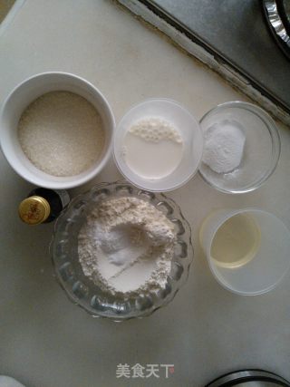 香草戚风蛋糕的做法步骤：1