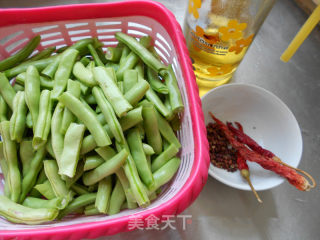 干煸芸豆的做法步骤：1