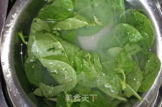 木耳菜滑肉汤的做法步骤：1