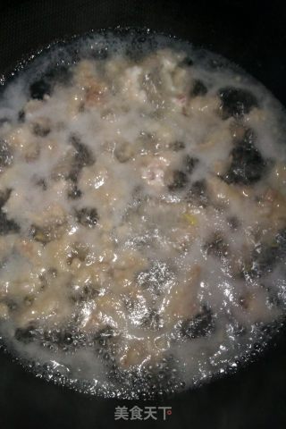 木耳菜滑肉汤的做法步骤：3