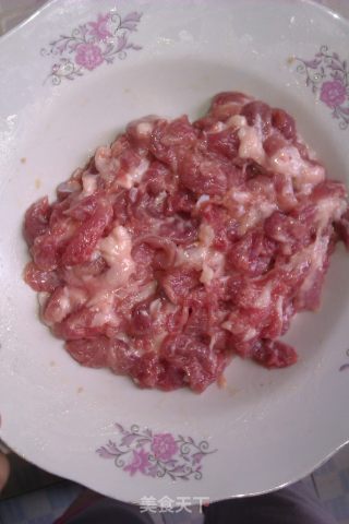 苦瓜炒肉的做法步骤：2