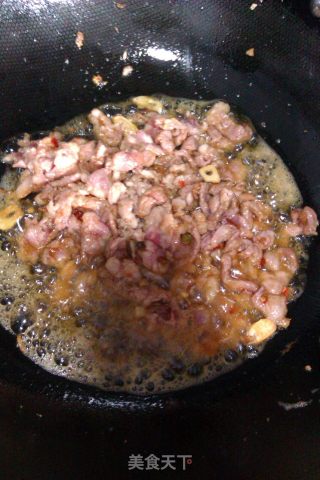 苦瓜炒肉的做法步骤：3