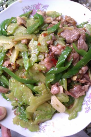 苦瓜炒肉的做法步骤：6