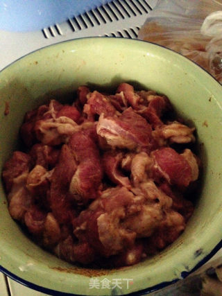葱爆羊肉的做法步骤：1