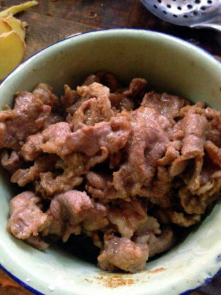 葱爆羊肉的做法步骤：3