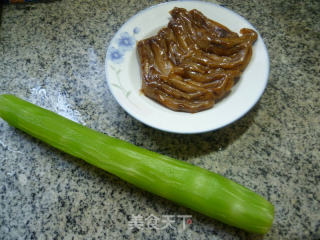 美味鸭爪炒莴笋的做法步骤：1