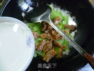 美味鸭爪炒莴笋的做法步骤：7