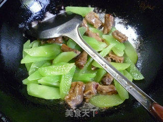 美味鸭爪炒莴笋的做法步骤：8