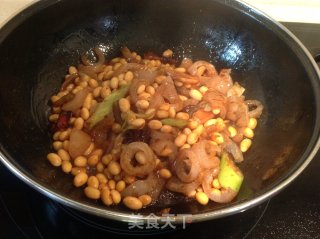 酱焖肉皮黄豆的做法步骤：4