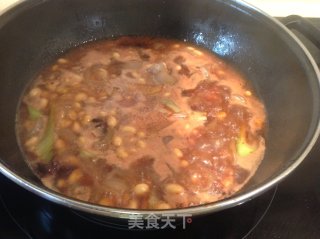酱焖肉皮黄豆的做法步骤：5
