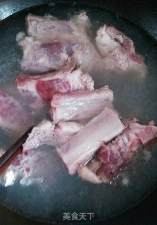 肉锅卷子一锅鲜的做法步骤：2