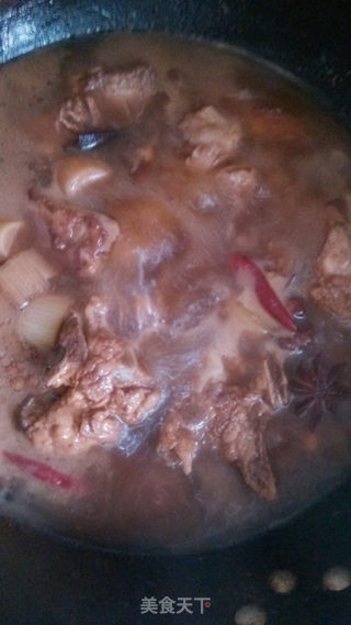 肉锅卷子一锅鲜的做法步骤：6