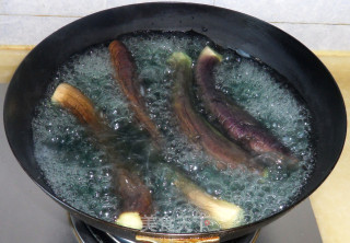 苦蒜鲜椒蘸水茄子的做法步骤：2