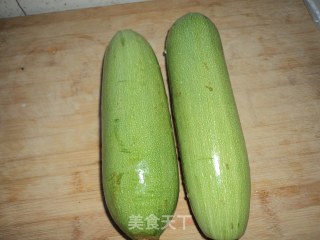 西葫芦海米包子的做法步骤：1