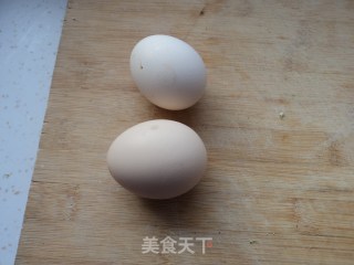 蒜苗炒鸡蛋的做法步骤：1