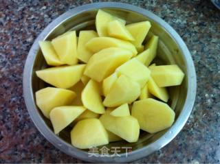 鸡腿炖土豆的做法步骤：1