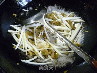 榨菜茭白炒鸡蛋的做法步骤：9