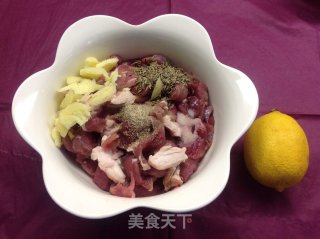 [孜然羊肉]的做法步骤：1