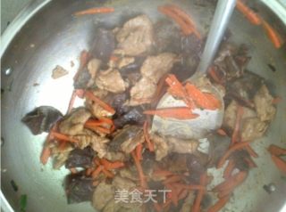 胡萝卜木耳炒肉片的做法步骤：10