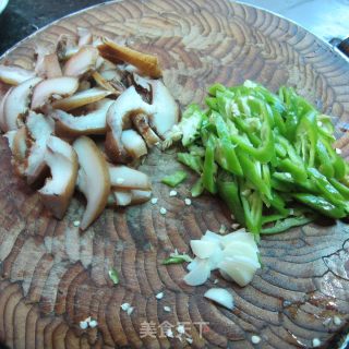 辣炒卤脸皮肉的做法步骤：2