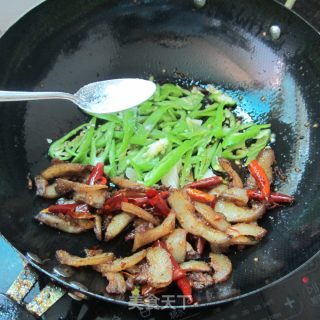 辣炒卤脸皮肉的做法步骤：5