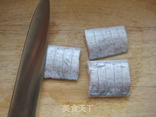 鲜美下饭好滋味：红烧带鱼的做法步骤：2