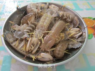 红烧虾姑的做法步骤：1