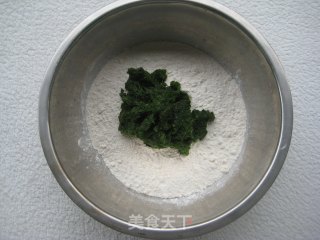 菠菜薄饼的做法步骤：1