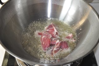 山芹菜炒肉的做法步骤：3