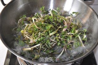 山芹菜炒肉的做法步骤：5
