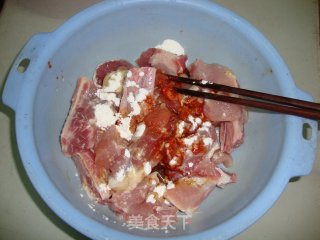 【香辣南乳烤排骨】----可以让你吃的美滋滋的感觉的做法步骤：1