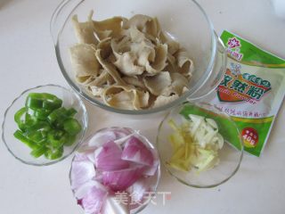 手撕孜然面筋的做法步骤：1