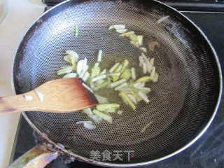 手撕孜然面筋的做法步骤：2