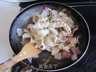 手撕孜然面筋的做法步骤：4
