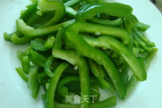 青椒肉丝的做法步骤：3