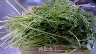 蒜烧茼蒿的做法步骤：1