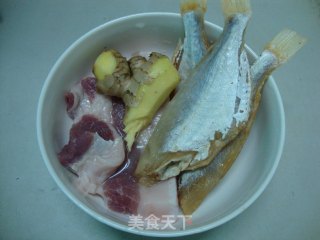 【咸鱼蒸肉】-------一道省油又省盐的菜哈的做法步骤：1