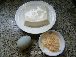 虾皮皮蛋拌豆腐的做法步骤：1