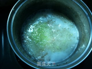 宝宝虾肉蔬菜面的做法步骤：4