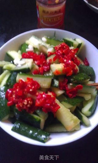 蒜泥剁椒黄瓜的做法步骤：2