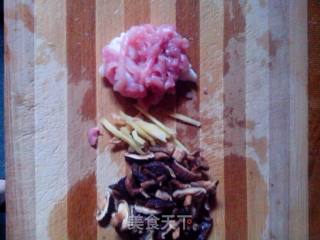 香菇爆炒蚕豆的做法步骤：3