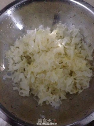 冰糖雪耳糖水的做法步骤：1