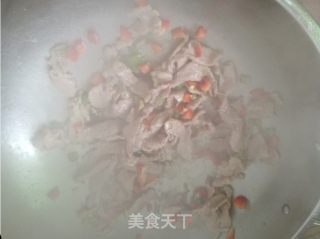 莲白盐煎肉的做法步骤：5