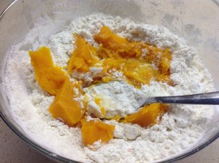 [椒香南瓜饼]------外酥里软，椒香满口的做法步骤：2