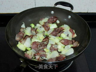 【青菜头炒香肠】的做法步骤：7