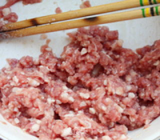 煎牛肉饼三明治的做法步骤：1
