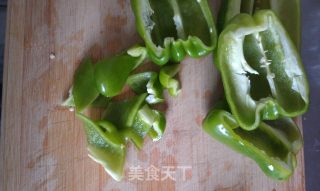 青椒炒肉片的做法步骤：1