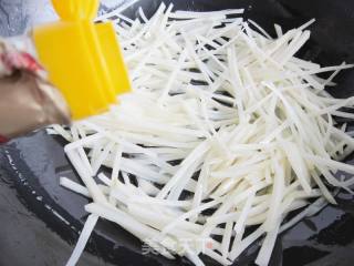 土豆炒鸡蛋的做法步骤：7