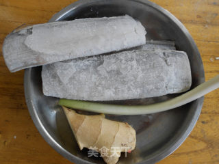 煎带鱼的做法步骤：1