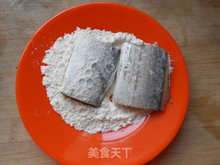煎带鱼的做法步骤：3